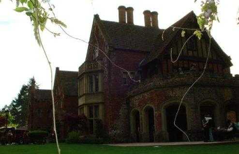 Thornewood Castle Bed and Breakfast i