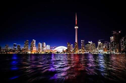 adventure-places-in-canada-Edgewalk-at-Torontos-CN-Tower