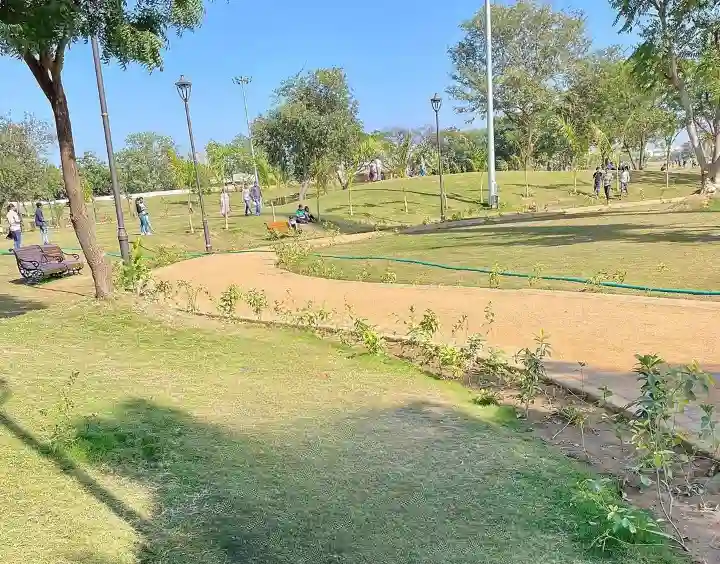 Jogging Track in Mansarovar Park