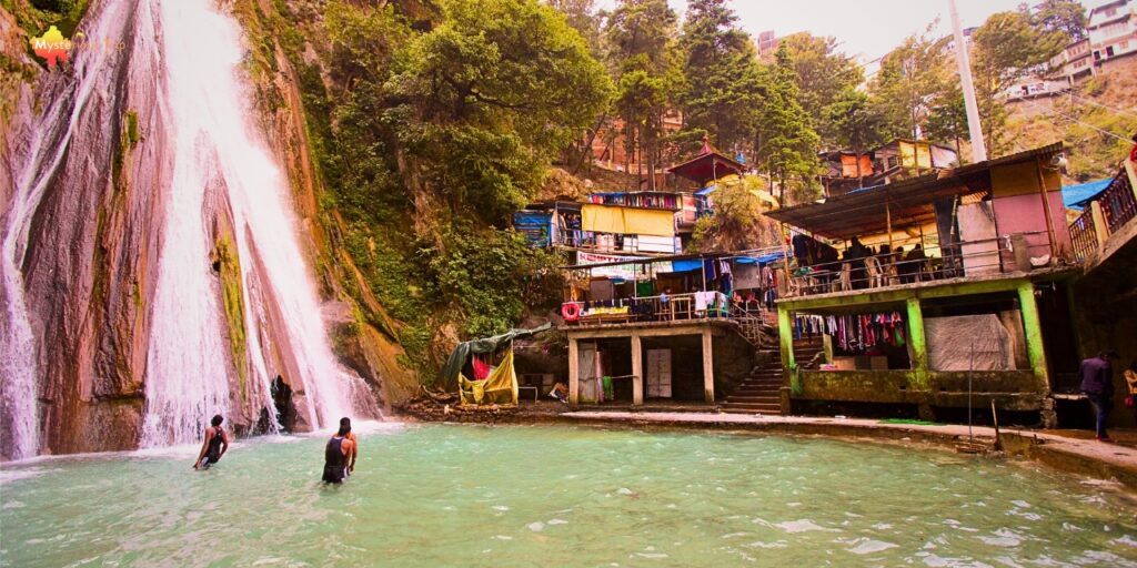 Kempty Falls in mussoorie, a best hill station near haridwar